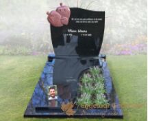 Natuursteen grafmonument met aardbei foto 1