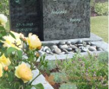 Natuursteen grafmonument met de hemelpoort foto 3