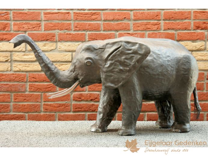 Olifant van lood foto 1