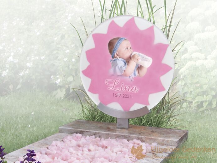 Roze grafmonument voor een baby foto 1