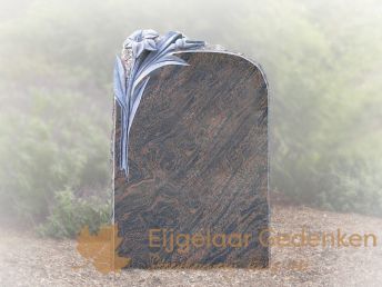 Ruwe grafsteen 06 | E083 met uitgehakte bloem