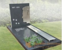 RVS grafmonument met silhouet foto 1