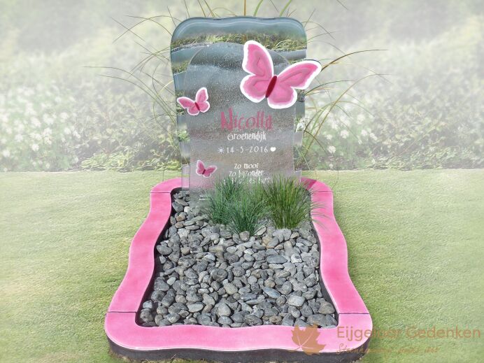 Speels grafmonument met roze vlinders foto 1
