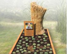 Versteend hout gedenkteken met letterplaat van cortenstaal foto 1