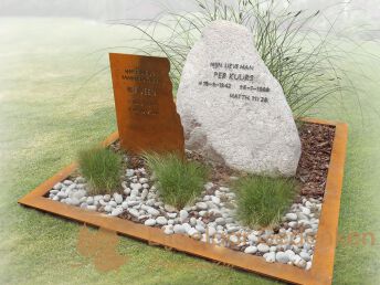 Zwerfkei met cortenstaal grafmonument